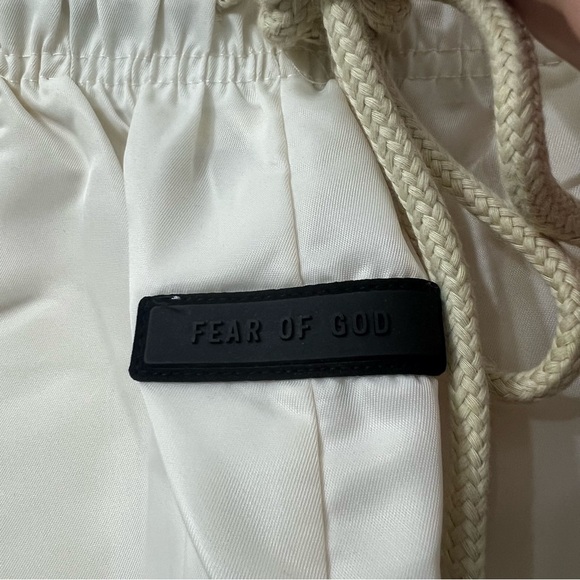 Fear of God Essentials Nylon Shorts Cloud Dancer Size XS Athleisure Streetwear - Picture 3 of 12